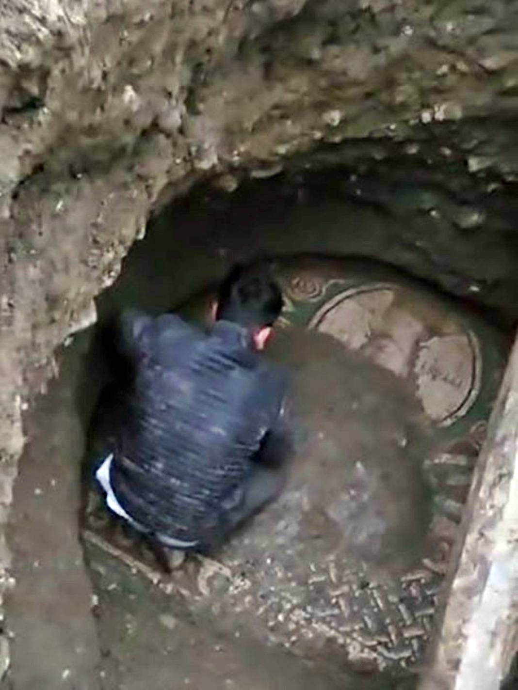 Yaptığı kaçak kazıyı sosyal medyada paylaşınca yakalandı! 2 bin yıllık Roma mozaiği buldu, İtalya'ya satacaktı 20